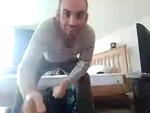 Snapshot of DrbigdickUK chatting on 02.15.25 DrbigdickUK online show from 02.15.25