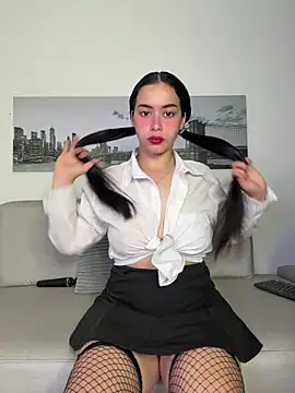 Snapshot of SophieRoyals chatting on 06.05.26 SophieRoyals online show from 06.05.26