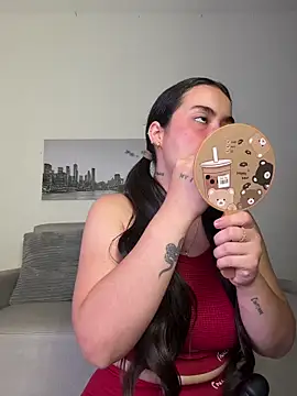 Snapshot of SophieRoyals chatting on 06.19.26 SophieRoyals online show from 06.19.26