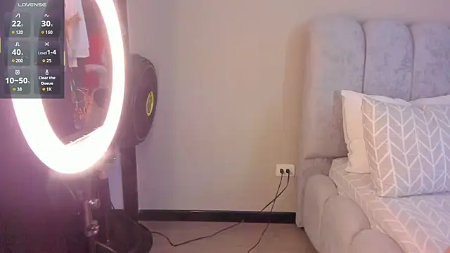 Snapshot of ashlyestone chatting on 11.19.25 ashlyestone online show from 11.19.25