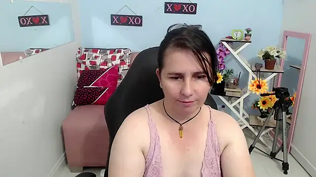 victoria jones online show from 10.04.25