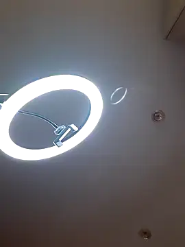 Snapshot of IsabellaBoni chatting on 12.20.24 IsabellaBoni online show from 12.20.24