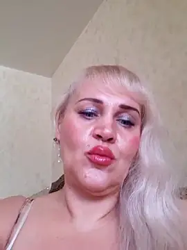 Snapshot of IsabellaBoni chatting on 02.12.25 IsabellaBoni online show from 02.12.25