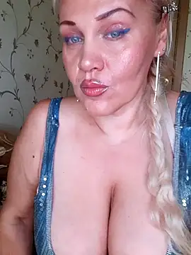 Snapshot of IsabellaBoni chatting on 09.19.25 IsabellaBoni online show from 09.19.25