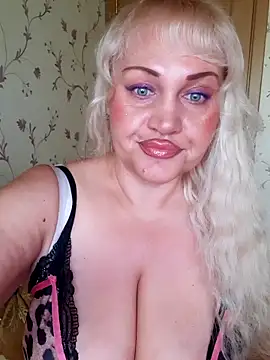 Snapshot of IsabellaBoni chatting on 10.01.25 IsabellaBoni online show from 10.01.25