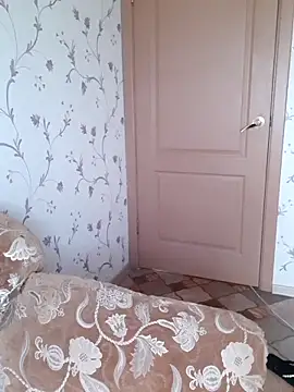 Snapshot of IsabellaBoni chatting on 10.27.25 IsabellaBoni online show from 10.27.25