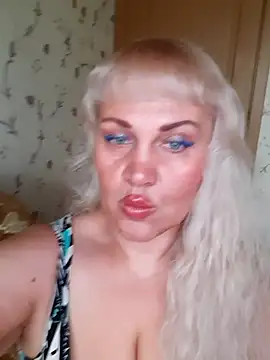 Snapshot of IsabellaBoni chatting on 10.30.25 IsabellaBoni online show from 10.30.25