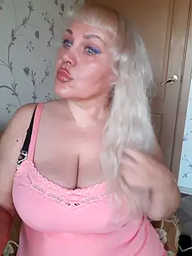 Snapshot of IsabellaBoni chatting on 11.16.25 IsabellaBoni online show from 11.16.25