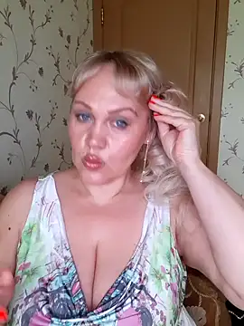 Snapshot of IsabellaBoni chatting on 06.14.26 IsabellaBoni online show from 06.14.26