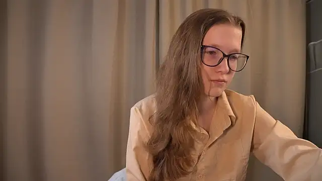 Snapshot of brendacom chatting on 02.19.25 brendacom online show from 02.19.25