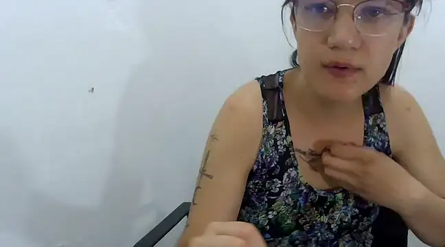 Snapshot of BLAKEandSUSANI chatting on 02.05.25 BLAKEandSUSANI online show from 02.05.25