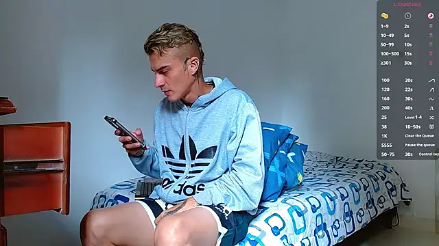 Snapshot of bray_hotboy777 chatting on 10.23.25 bray hotboy777 online show from 10.23.25