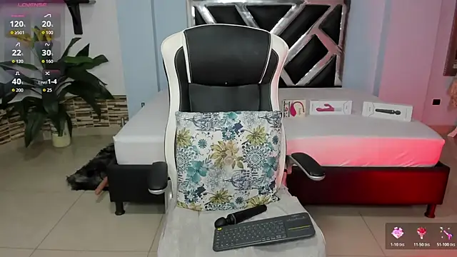 Snapshot of EroticAzir chatting on 11.19.25 EroticAzir online show from 11.19.25