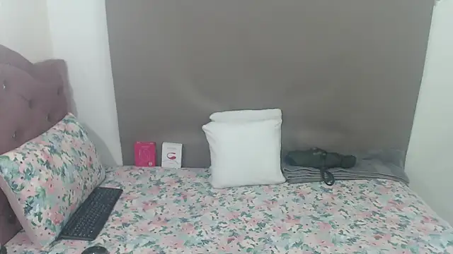 Snapshot of kimberlyjamexxx chatting on 06.15.26 kimberlyjamexxx online show from 06.15.26