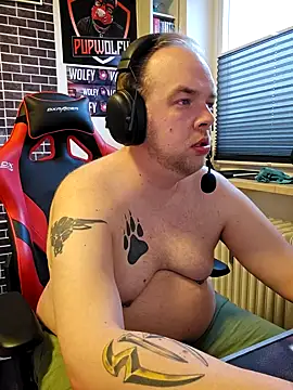 PupW0lfy online show from 02.23.25