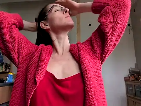 Snapshot of Milky_hairy_mommy chatting on 02.13.25 Milky hairy mommy online show from 02.13.25