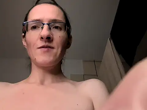 Snapshot of Milky_hairy_mommy chatting on 03.18.25 Milky hairy mommy online show from 03.18.25