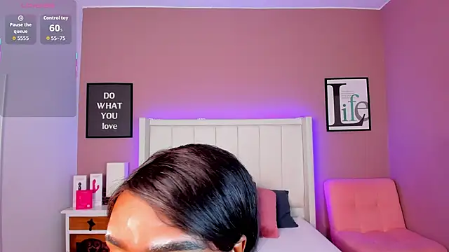 Britanymooree online show from 10.14.25