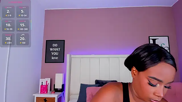 Britanymooree online show from 10.22.25