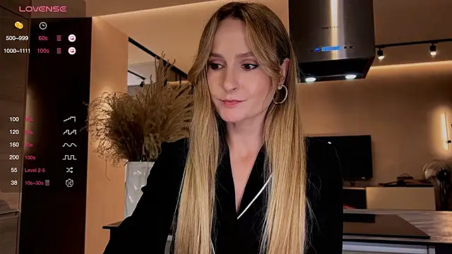 Snapshot of Peach__juice chatting on 12.12.24 Peach juice online show from 12.12.24