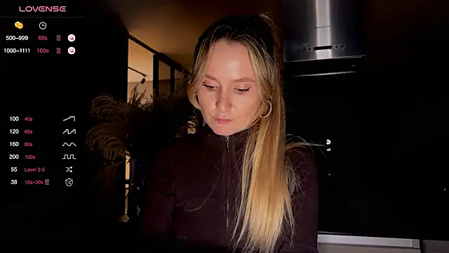 Snapshot of Peach__juice chatting on 12.13.24 Peach juice online show from 12.13.24