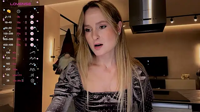 Snapshot of Peach__juice chatting on 12.20.24 Peach juice online show from 12.20.24