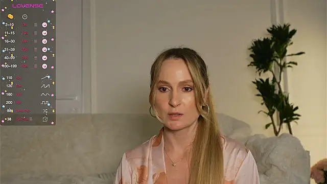 Snapshot of Peach__juice chatting on 03.03.25 Peach juice online show from 03.03.25