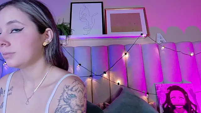 Snapshot of AmbarHills_1 chatting on 02.01.26 AmbarHills 1 online show from 02.01.26