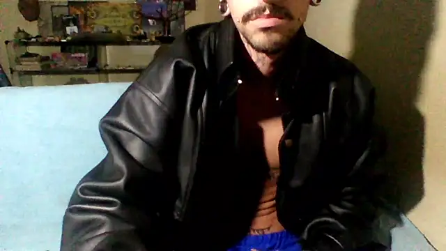 Snapshot of sellvageria chatting on 11.18.25 sellvageria online show from 11.18.25