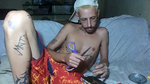 Snapshot of sellvageria chatting on 12.17.25 sellvageria online show from 12.17.25