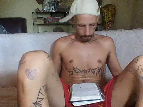 Snapshot of sellvageria chatting on 12.17.25 sellvageria online show from 12.17.25