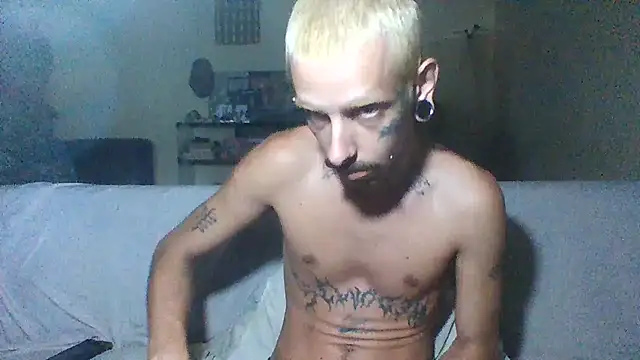 Snapshot of sellvageria chatting on 12.20.25 sellvageria online show from 12.20.25