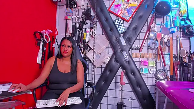 Snapshot of Madame_pain_ chatting on 02.21.25 Madame pain online show from 02.21.25