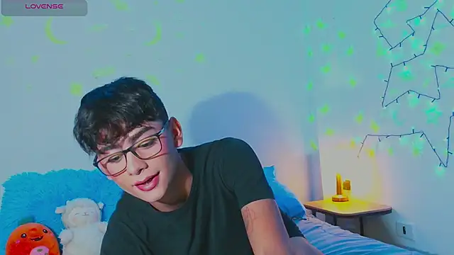 Snapshot of arnold_laurent_ chatting on 01.06.25 arnold laurent online show from 01.06.25