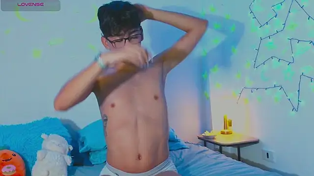 Snapshot of arnold_laurent_ chatting on 01.09.25 arnold laurent online show from 01.09.25