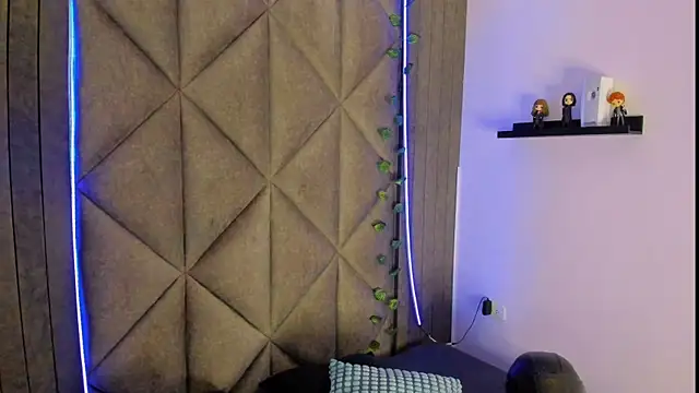 AbbyWathson online show from 11.05.25