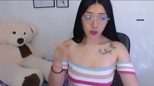 Snapshot of Suzanne_abbey chatting on 10.12.25 Suzanne abbey online show from 10.12.25