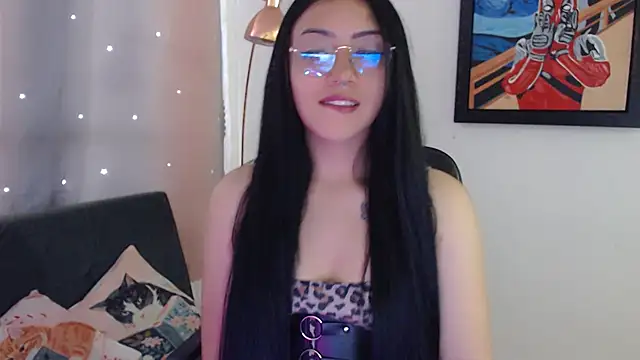 Snapshot of Suzanne_abbey chatting on 05.19.26 Suzanne abbey online show from 05.19.26