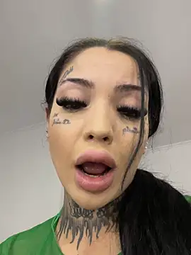 Snapshot of CreamyInkky_ chatting on 09.10.25 CreamyInkky online show from 09.10.25