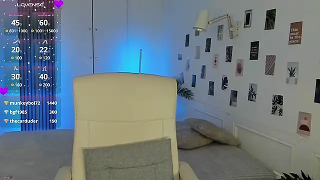 Snapshot of SashaSunlight chatting on 01.15.25 SashaSunlight online show from 01.15.25