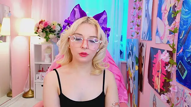 Snapshot of Coconut_Mia chatting on 02.20.25 Coconut Mia online show from 02.20.25