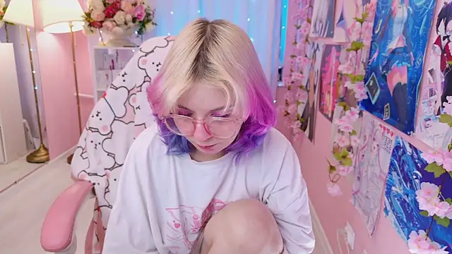 Snapshot of Coconut_Mia chatting on 11.20.25 Coconut Mia online show from 11.20.25