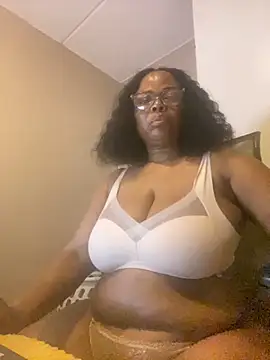 Nomthie online show from 09.17.25