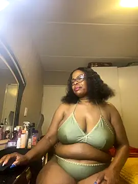 Nomthie online show from 09.22.25