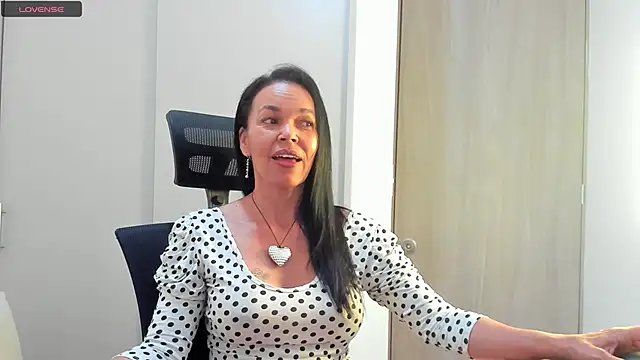 Snapshot of Evawalker_ chatting on 09.11.25 Evawalker online show from 09.11.25