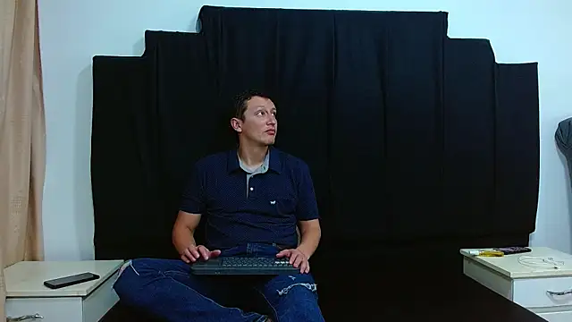 Hot-Couple--18 online show from 02.02.25