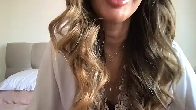 paolajonez online show from 01.05.25