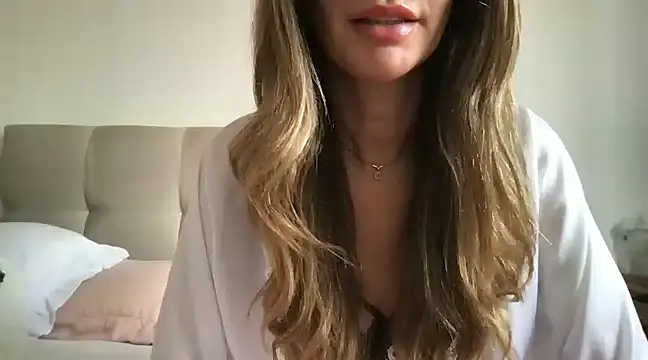 paolajonez online show from 01.10.25