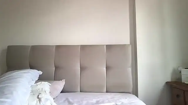 paolajonez online show from 02.08.25