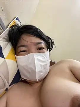 Snapshot of Hachi_Sweetbabie_ chatting on 10.30.25 Hachi Sweetbabie online show from 10.30.25